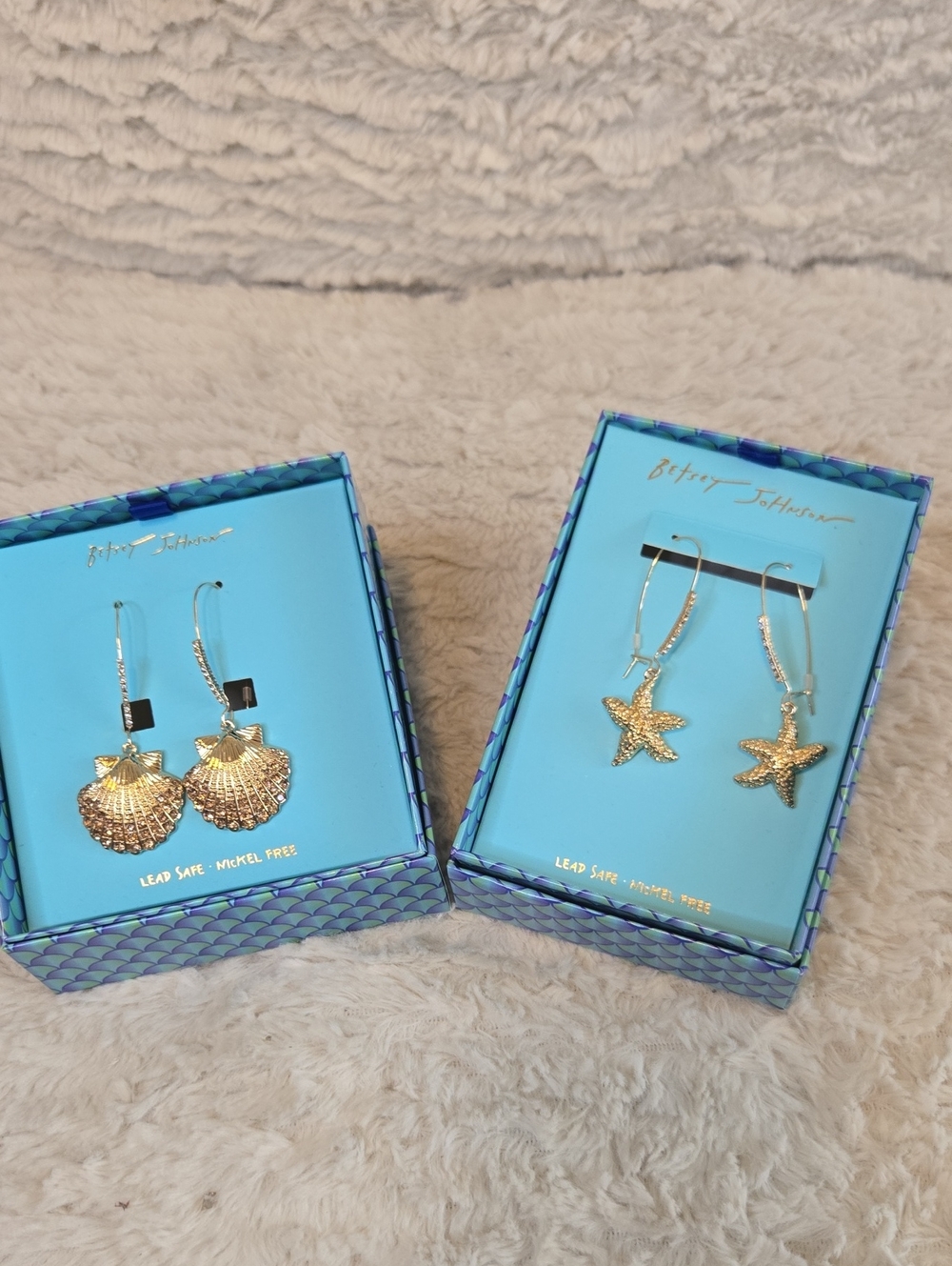 Betsey Johnson Gold Seashell & Starfish Dangle Earrings (Set) NWT
